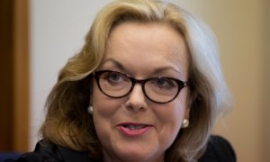 新西兰防长咋呼:中国太让我意外了,敲醒我