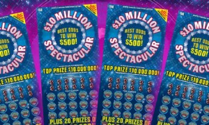 20岁小伙刮中7124万大奖 送母亲一场生日旅行